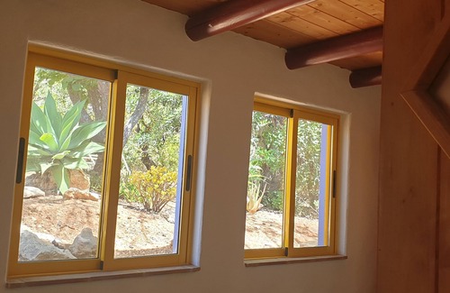 Fonte do Bispo Apartment | Beachfront Farmhouse with Ocean Views & 9.8/10 Guest Rating