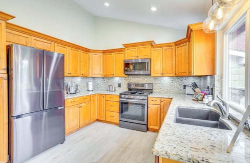 North Tustin House | Charming Tustin Retreat with Private Patio & Pet-Friendly Space