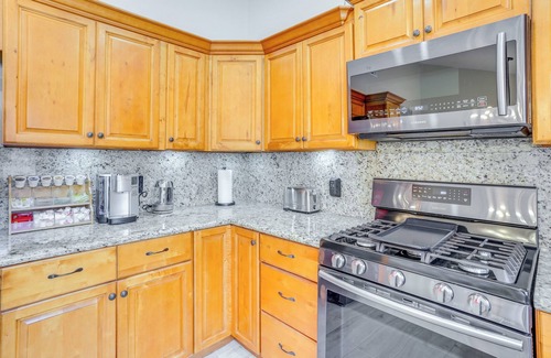North Tustin House | Charming Tustin Retreat with Private Patio & Pet-Friendly Space