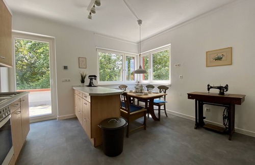 Bad Mingolsheim Apartment | Relaxing Apartment with Spa Views Near Scenic Gardens