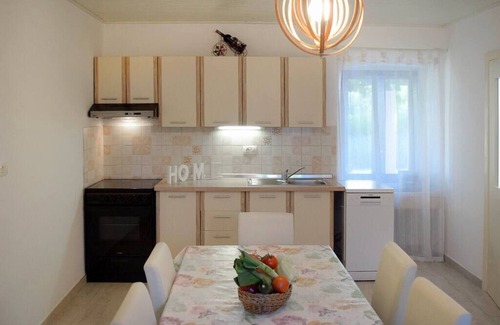 Divsici House | Perfect Holiday Home with Pool & Pet-Friendly Amenities