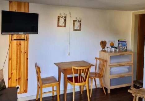 Roetenbach Apartment | Charming Black Forest Retreat - Pet and Child Friendly Escape