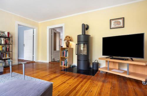 Amt Neuhaus Apartment | Scenic Farmhouse Retreat by the Lake for Families & Pets