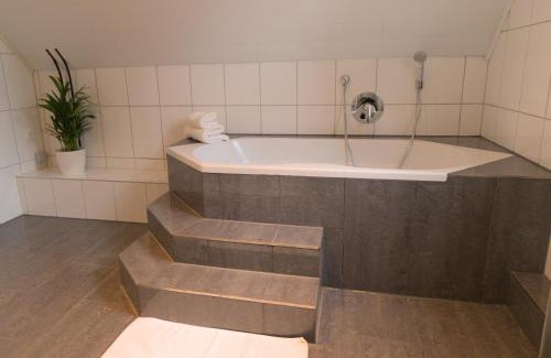 Griesheim Apartment | Relaxing Retreat in a Lush Green Oasis - Rated 9.1/10