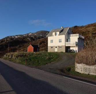 Flakstad House | Idyllic Oceanfront Retreats in Lofoten with Fireplace