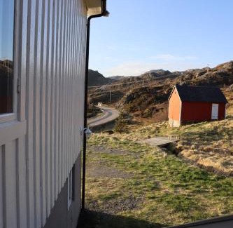 Flakstad House | Idyllic Oceanfront Retreats in Lofoten with Fireplace
