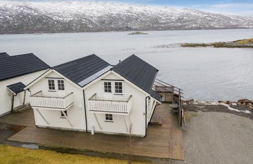 Tverlandet House | Scenic Oceanfront Haven: Idyllisk sjøhus på Naurstad