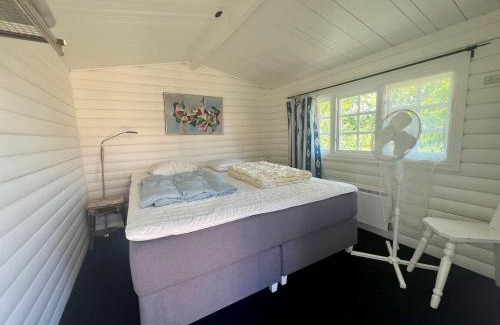 Osthammar House | Serene House with Lake Views - 4-Star, Family & Pet Friendly