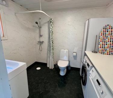 Osthammar House | Serene House with Lake Views - 4-Star, Family & Pet Friendly