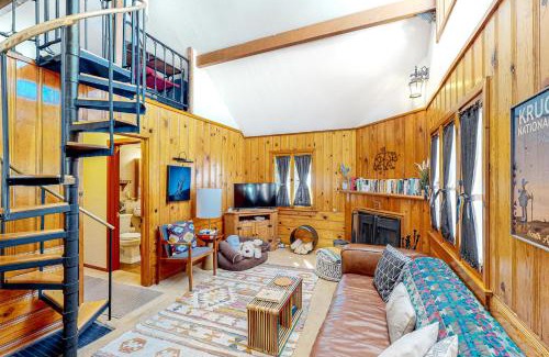 Idyllwild House | Idyllwild Retreat: Pet-Friendly Getaway with Great Reviews