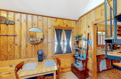 Idyllwild House | Idyllwild Retreat: Pet-Friendly Getaway with Great Reviews