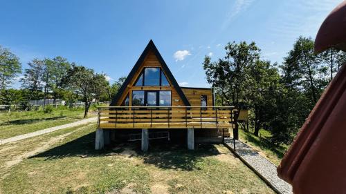 Valea Mare-Pravat House | Explore IezerVenture Cabins - Family-Friendly Retreat in ChiangMai