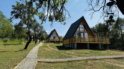 Valea Mare-Pravat House | Explore IezerVenture Cabins - Family-Friendly Retreat in ChiangMai