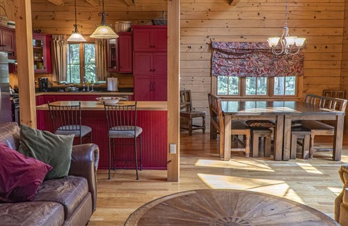 Huntingdon Cabin | Unwind with Top-Rated Amenities and Sports Court On-Site!
