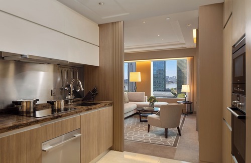 Downtown Shanghai Apartment | Indulge in Luxury at IFC Residence: 5-Star Comfort Awaits