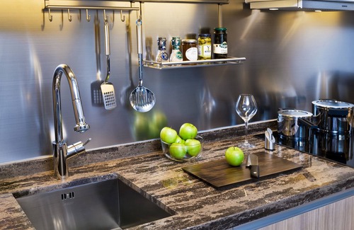 Downtown Shanghai Apartment | Indulge in Luxury at IFC Residence: 5-Star Comfort Awaits