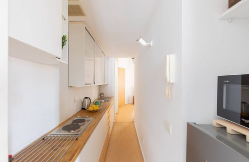 Rione III Colonna Apartment | Experience Comfort at iFlat | The Carpet Apartment