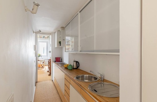 Rione III Colonna Apartment | Experience Comfort at iFlat | The Carpet Apartment