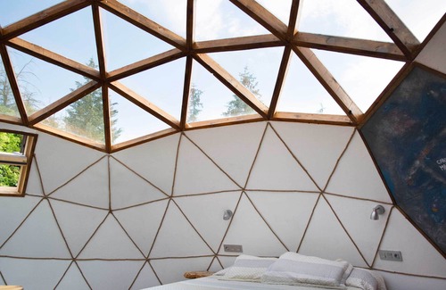 Prades Bed & Breakfast | Iglús de las Estrellas: Experience Unique Sky Views