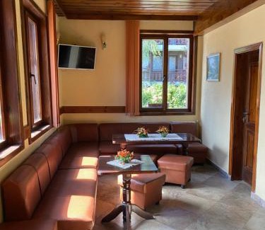 Kvartal Noviya Grad House | Family-Friendly Iglika Bansko with Hot Tub & 9/10 Rating