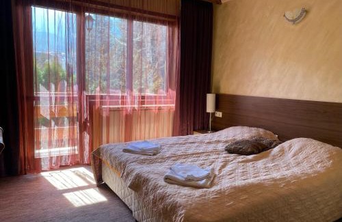 Kvartal Noviya Grad House | Family-Friendly Iglika Bansko with Hot Tub & 9/10 Rating