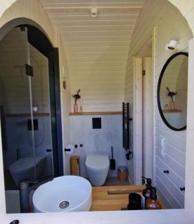 Pfarrwerfen House | Experience Igluhut Four Seasons: Oceanfront Bliss Awaits