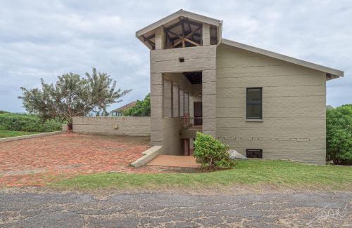 Eersterivierstrand House | Oceanfront Igna: Family-Friendly Retreat with Ocean Views