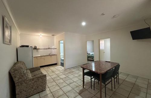 Moree Hotel | Budget-Friendly iGrand Motel with Family & Kitchen Amenities