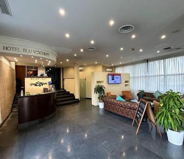 Trezzano sul Naviglio Hotel | Explore iH Hotels Milano Blu Visconti: Pool & Dining Awaits