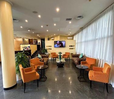 Trezzano sul Naviglio Hotel | Explore iH Hotels Milano Blu Visconti: Pool & Dining Awaits