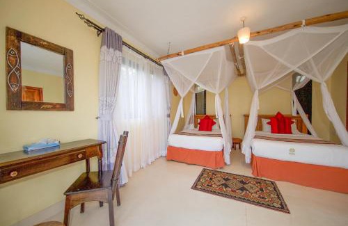 Kasese Cabin | Explore Ihamba Lakeside Safari Lodge: Family-Friendly Retreat