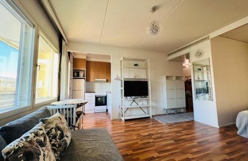 Kallio Apartment | Cozy Apartment Steps from the Sea: Pet & Child Friendly
