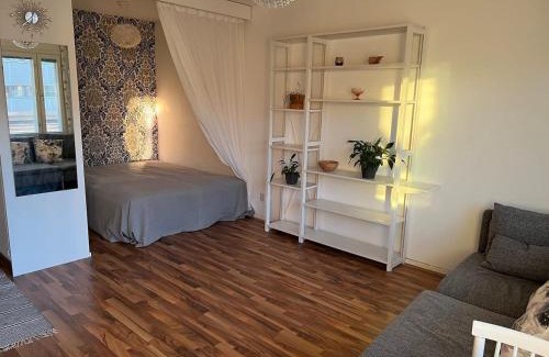 Kallio Apartment | Cozy Apartment Steps from the Sea: Pet & Child Friendly