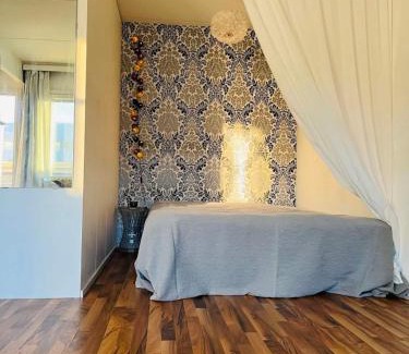 Kallio Apartment | Cozy Apartment Steps from the Sea: Pet & Child Friendly