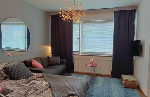 Ylamylly Apartment | Cozy Riverfront Studio Steps from the Market Square