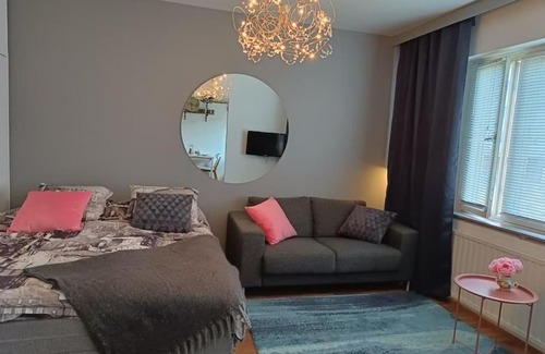 Ylamylly Apartment | Cozy Riverfront Studio Steps from the Market Square