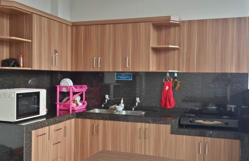 Kebon Kacang Hotel | Budget-Friendly iHome Residence with Breakfast & Kitchen