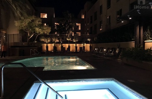 Pasadena Apartment | iHome Apartment in Historic Old Town Pasadena with Pool
