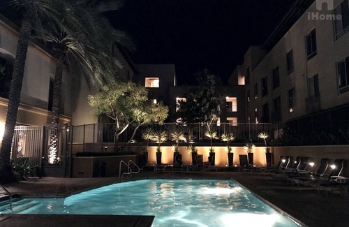 Pasadena Apartment | iHome Apartment in Historic Old Town Pasadena with Pool