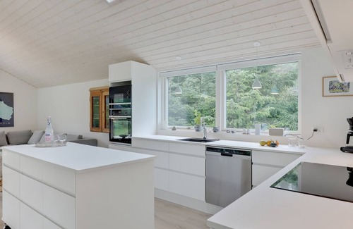 Oster Somarken House | Cozy Oceanfront Retreat "Iivo" Steps from the Sea