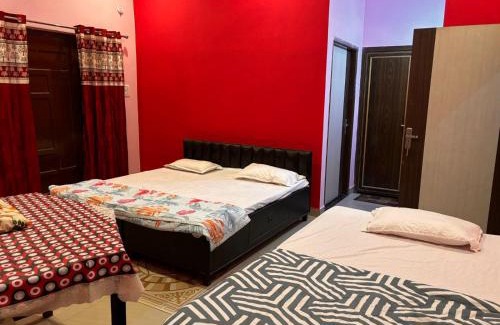 Varanasi House | IK Homestay: Family-Friendly Getaway with 9/10 Rating