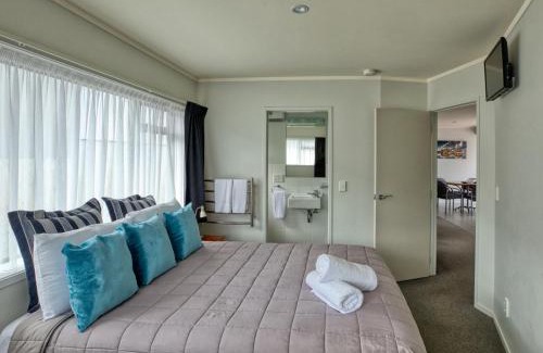 Taupo Apartment | Discover Ika Nui Taupo: Exceptional Stay with Ocean Views