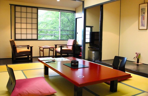 Harunako Onsen House | Relax at Ikaho Shinki: Family-Friendly with Hot Tub
