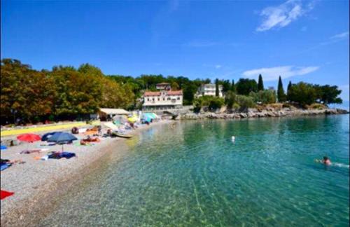 Ika Apartment | Exceptional Ikar Apartment: Pet & Child Friendly Retreat
