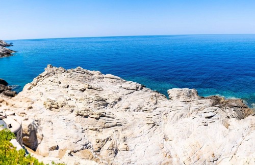 Armenistis House | Experience Ikarian Endless Blue: Aegean Serenity Awaits