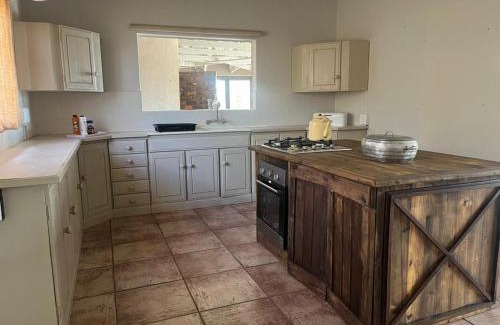 Leeupoort House | Ikhutseng Moutain Cottage