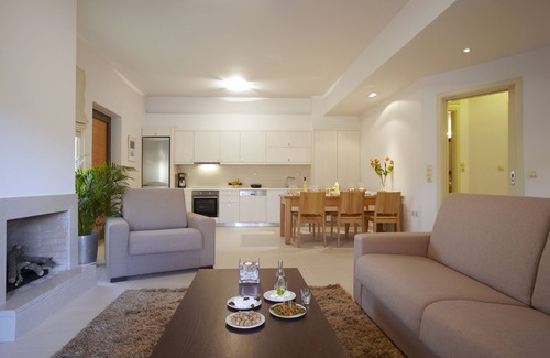 Monopari Villa | Eco-Friendly Ikia Homes: Guest Rated 10/10 with Breakfast