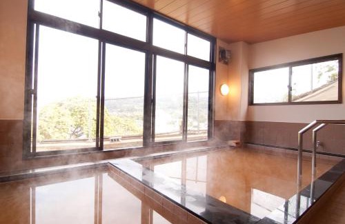 Katsumoto Hotel | Discover Ikijimaso: Family-Friendly Hotel with Hot Tub
