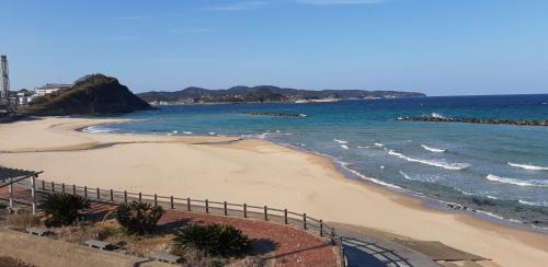 Katsumoto Hotel | Discover Ikijimaso: Family-Friendly Hotel with Hot Tub