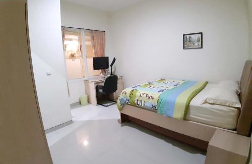 Gubeng House | Discover Ikiru to Live: Family-Friendly with Kitchen Amenities